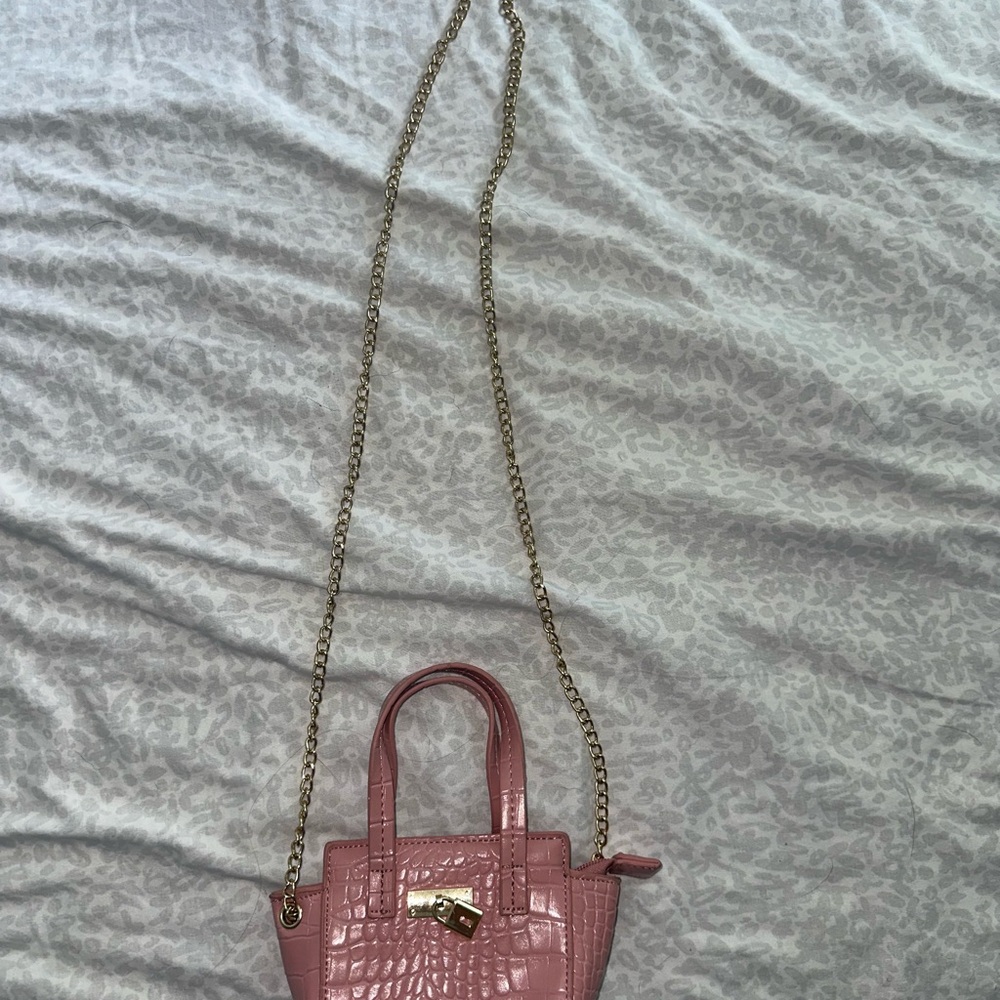 Elegant Pink Croc-Embossed Chain Strap Bag